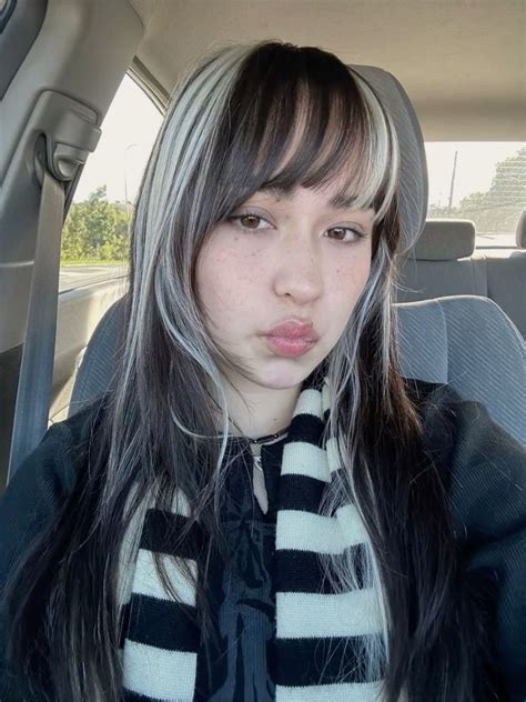 Silver highlights hair @susauuah on insta in 2025 | Brown and silver