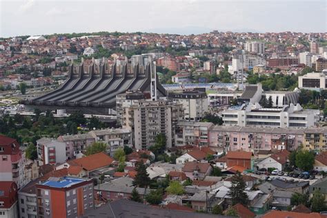 Kancelarija Za Kim Pri Tina Dugim Cevima Ide Na Zdravstvene Radnike Blic