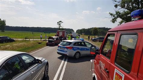 Wypadek na trasie Łomża Ostrołęka Zderzyły się dwa auta i bus