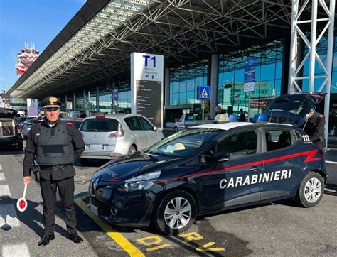 Fiumicino Controlli Dei Carabinieri Nello Scalo Aeroportuale