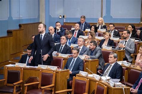 ДАН DPS Mandiću Kad se bira između fotelje i Rusije ipak je fotelja