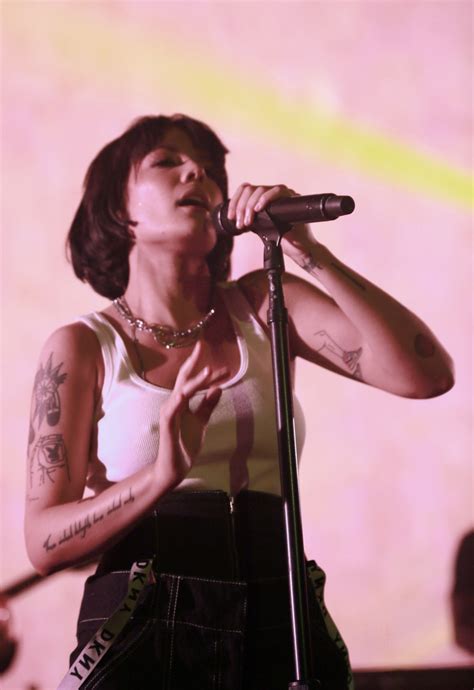 Halsey Performs At Dkny Party In New York 09092019 Hawtcelebs