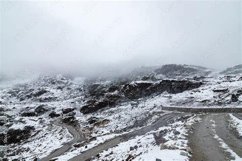 Foto De Tawang Road To Bumla Pass In Arunachal Pradesh In India