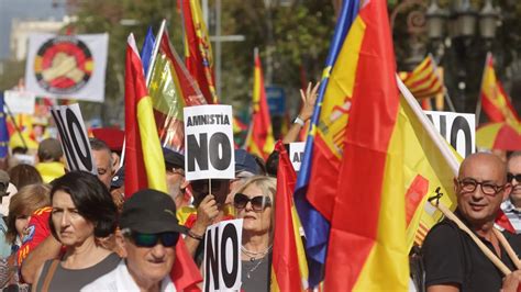 Govern y PSC arremeten contra Feijóo y el PP por acudir a la