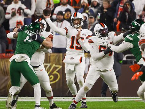 Browns Defeat Jets Clinch Playoff Spot Behind Joe Flaccos Three Td