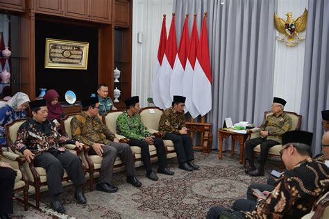 Terima Ketua BWI Wapres Dorong Gerakan Wakaf Uang Nasional Dan Daerah