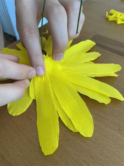 Fabriquer Un Tournesol En Papier Cr Pon Ciloubidouille