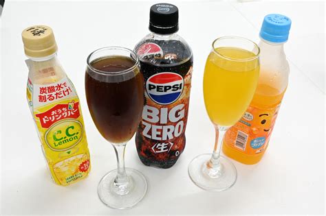 コーラやジュースを好きに混ぜるドリンクバーのアレンジを手軽に楽しめるサントリーの「おうちドリンクバー」のpopメロンソーダとccレモンで