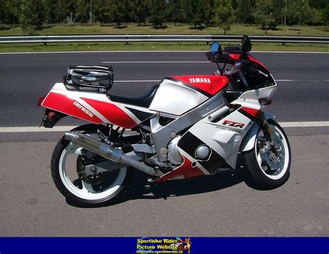 1992 Yamaha FZR 600 Moto ZombDrive