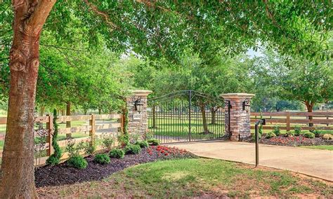 entrance gate landscaping ideas - Trish Proctor