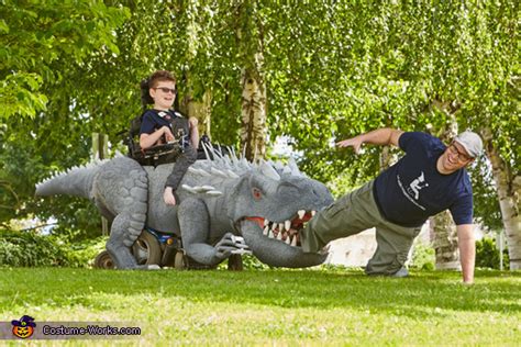 Keaton And The Indominus Rex Costume Creative Diy Costumes Photo 1010