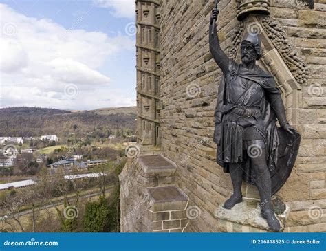 William Wallace Statue Stands Proudly in Stirling Stock Image - Image ...