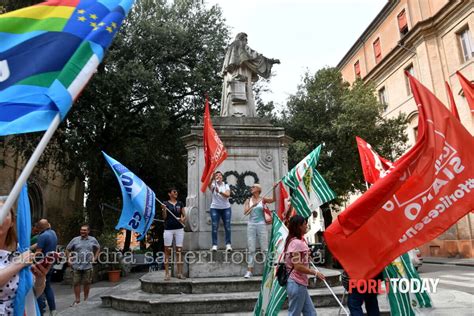 Il Destino Delle Terme Di Fratta La Manifestazione Dei Sindacati