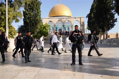 Colonists storm Al-Aqsa Mosque - Gulf Times