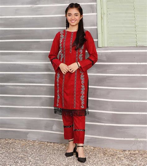 Shalwar Kameez Pakistani 2022 For Girls Pictures