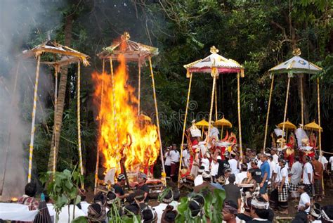 Cremation Ceremony: Funeral Pyres On Fire Editorial Photo - Image: 15194161