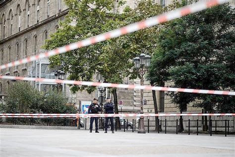 Terror Verdacht Nach Messerangriff In Paris Ostfriesische Nachrichten