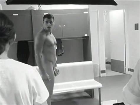 CMNM CFNM Hot naked rugby guys pose for photos ThisVid 中文