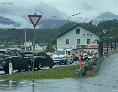 Gailtal Journal Unfall Mit Drei Verletzten Personen Auf Der B