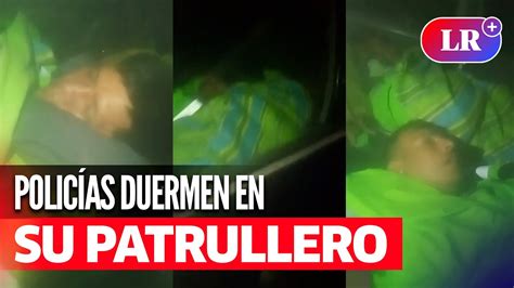 Cubiertos con sus mantas POLICÍAS son CAPTADOS DURMIENDO dentro de