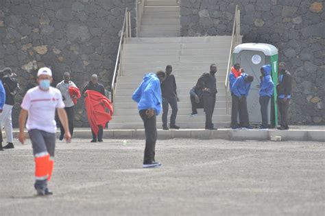 Llegan Tres Cayucos A El Hierro Con Más De 200 Migrantes A Bordo