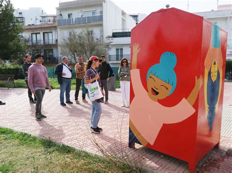 Arte Urbano En Los Contenedores De Ropa De C Ritas Sant Antoni