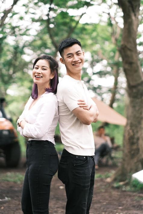 Trai quê mới nổi của VTV Từng phải làm shipper kiếm sống có bạn gái lâu năm xinh như hot girl