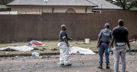 Explosion d un camion citerne près de Johannesburg 15 morts selon un