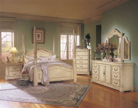 10+ Best Antique White Bedroom Furniture Sets