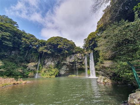 Cheonjiyeon Waterfall: Short, relaxing walk with lush views - Inside Jeju