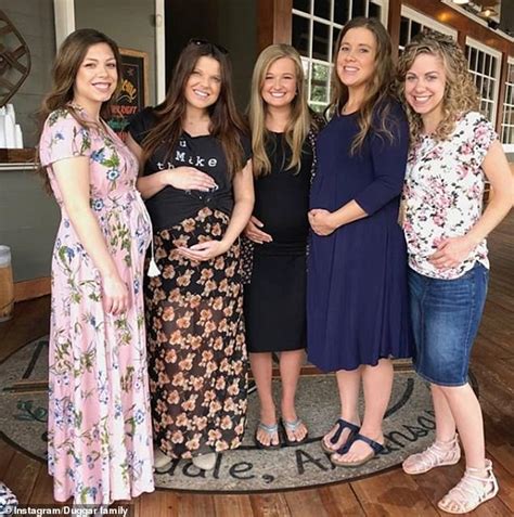 Amy Duggar Of Tvs Counting On Shares Baby Bump Image With Lauren