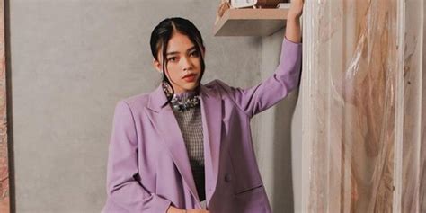 10 Hot Sexy Anneth Delliecia Bikini Pics