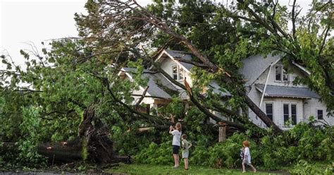 Etats Unis Aux Etats Unis Au Moins Morts Apr S Plusieurs Tornades