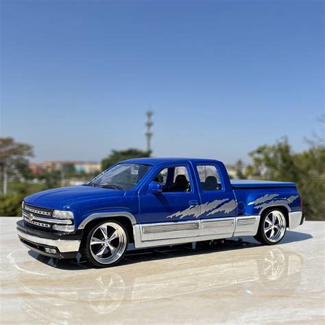 1:24 Chevrolet Modified Pickup Truck Model Diecast | Shopee Philippines