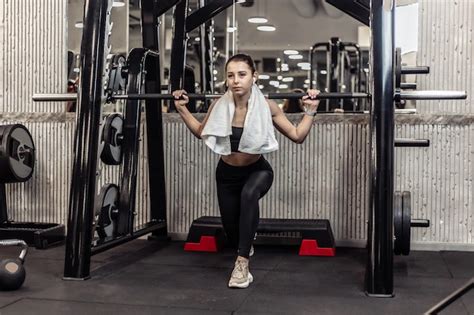 Agachamento Afundo No Smith Machine Como Fazer E Erros Comuns