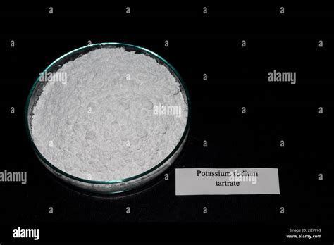 El Polvo De Tartrato De Sodio De Potasio Se Utiliza En Laboratorios O