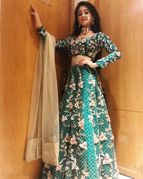 fashion tava ekatarasa nayara ka  lhaga satail ka satha thaga