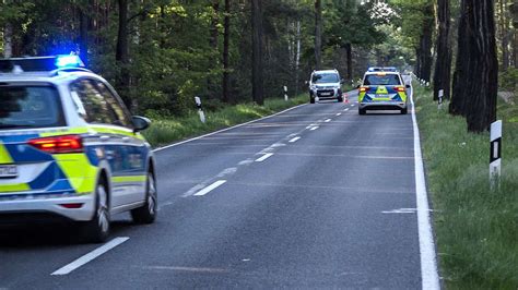 Vier Radfahrer Nach Unfall In Lebensgefahr