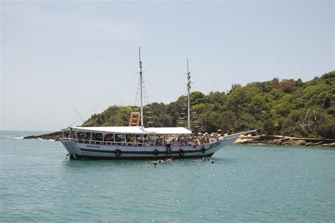 Búzios Ganzer Tag Boots und Trolley Tour mit Mittagessen ab Arraial