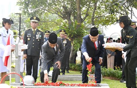 Presiden Jokowi Pimpin Upacara Peringatan Hari Pahlawan Ke 78 Di Makam