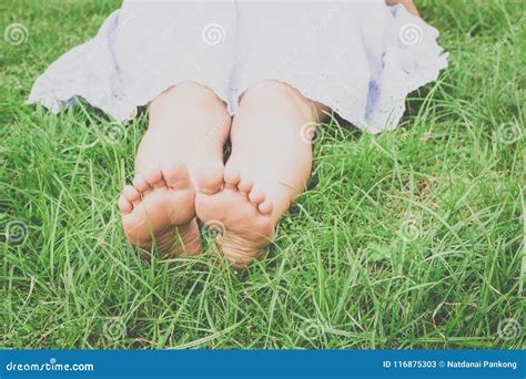 Woman Feet On The Green Grass Stock Image Image Of Barefoot Foot 116875303