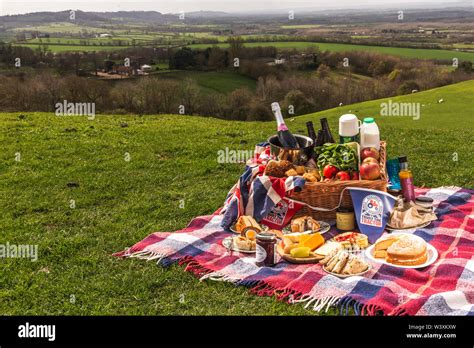 Countryside picnic UK Stock Photo - Alamy