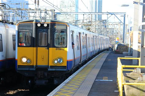 315812 London Overground Class 315 315812 Arrives Into Bet Flickr