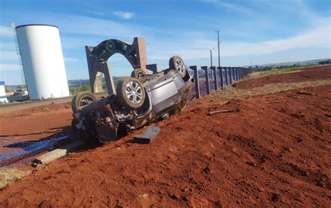 Carro capota na entrada da cidade de Abelardo Luz Tudo Sobre Xanxerê