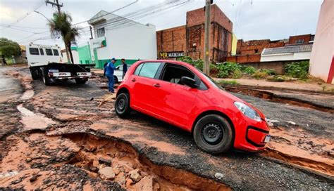 Carros Atolados E Desvio De Nibus Crateras Em Avenida Em Obras Geram