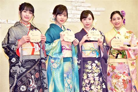 左から大園桃子、山下美月、渡辺みり愛、向井葉月。 乃木坂46大園、向井、山下、渡辺が成人式「寂しいです」白石卒業に涙の思いも 画像