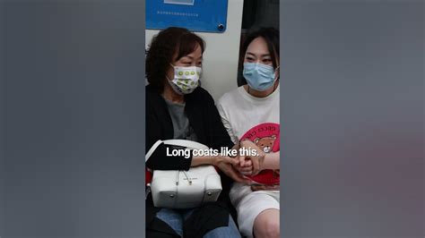 When A Girl From Out Of Town Freezes On The Subway Social Experiment 当一位穿衣单薄的外地女孩在地铁上冷到发抖