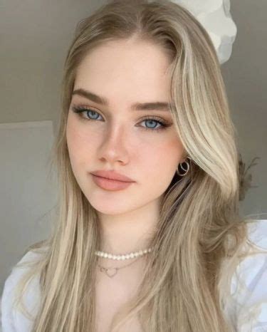 Sun Bum Blonde Formula Hair Lightener Spray Banana Scent 4 Oz For Blonde To Medium Brown