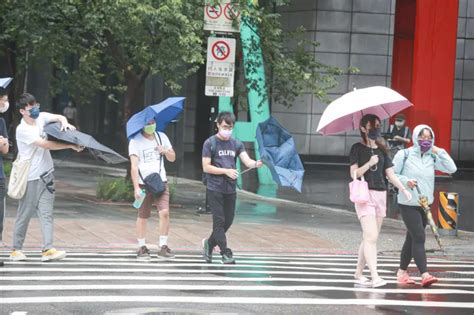 卡努颱風尾雨彈來襲！「12縣市」大豪雨特報 放晴時機點曝光 天氣速報 生活 Nownews今日新聞