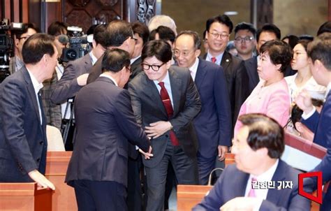 포토 의원총회 참석하는 한동훈 아시아경제